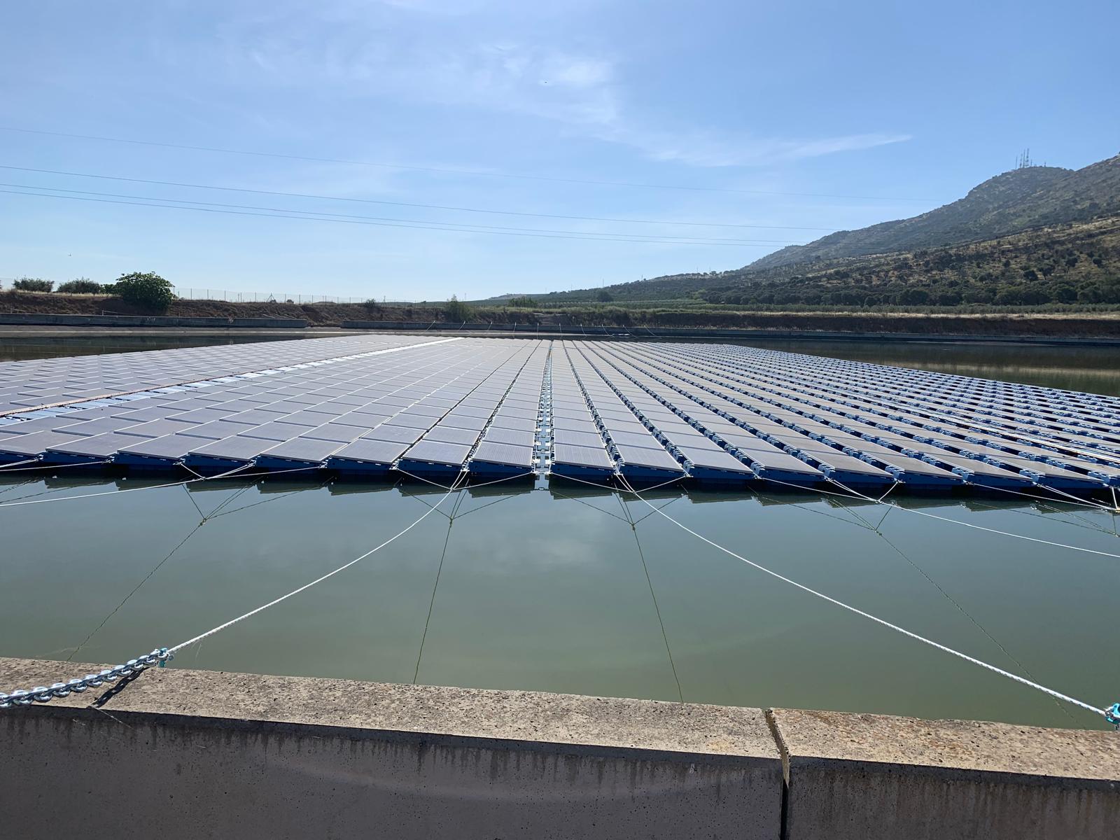 galeria Planta Solar Flotante de 2MW para la Comunidad de Regantes de San Serván, Mérida