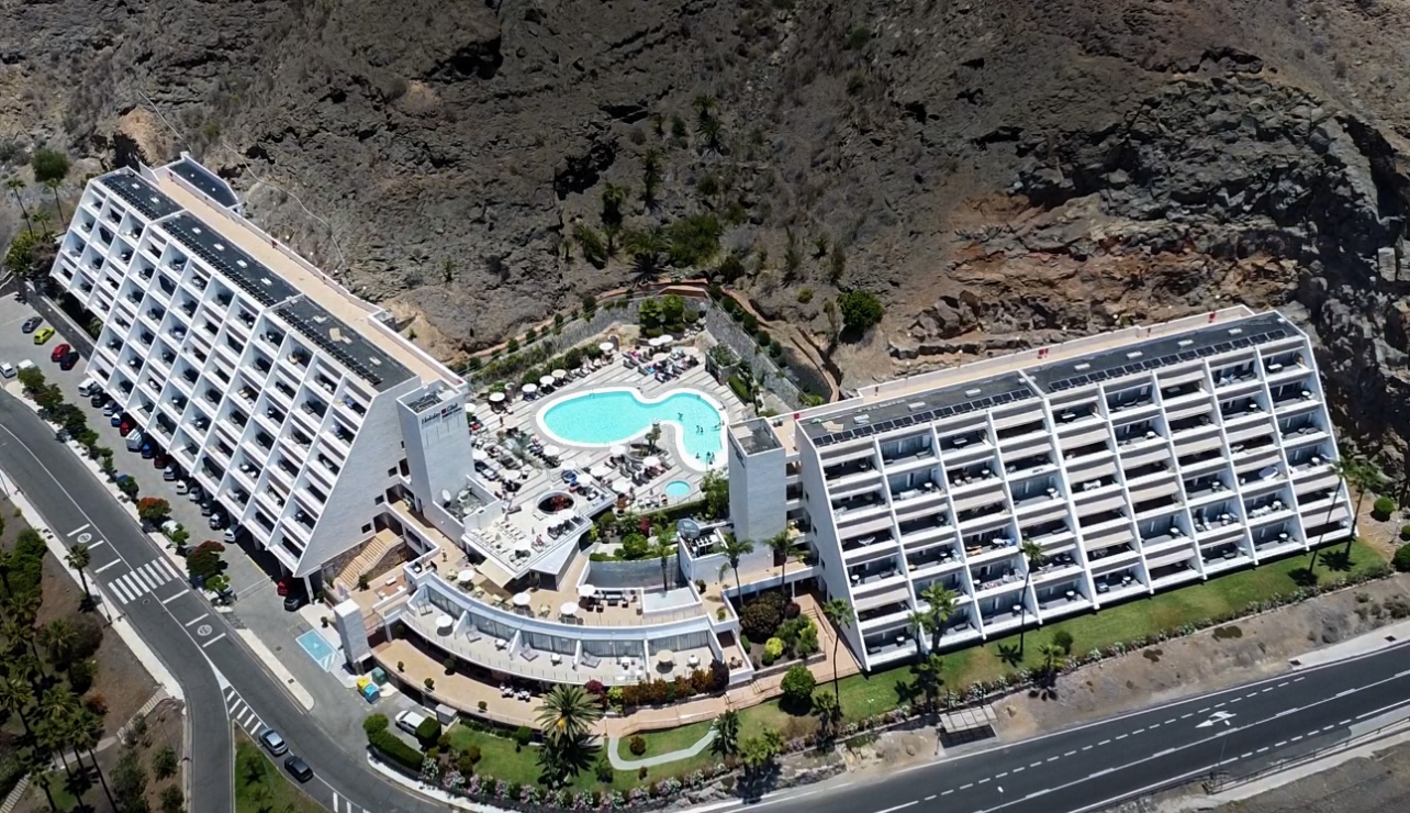 galeria Instalación de Autoconsumo de 33,5kWp en el Hotel Holiday Club Puerto Calma